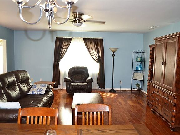 3rd image of 1305 Idlewood Dr #48