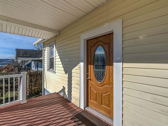 4th image of 2853 Marshall Ave