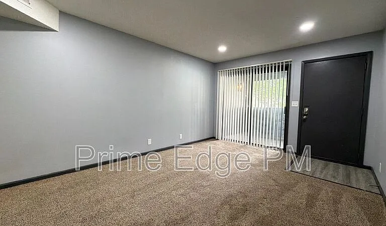 1121 N 28th St #4 — Photo 4