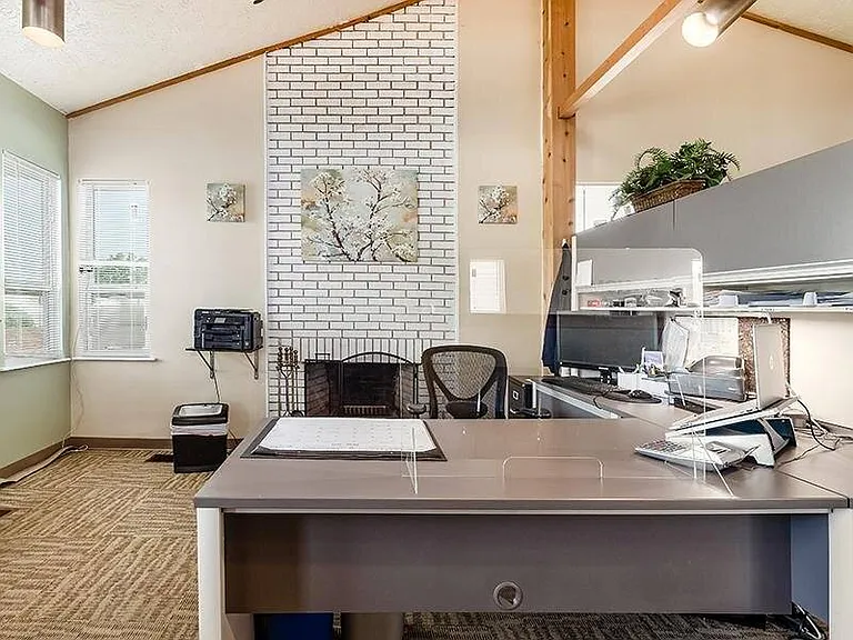 Sharon Green Townhomes — Photo 19