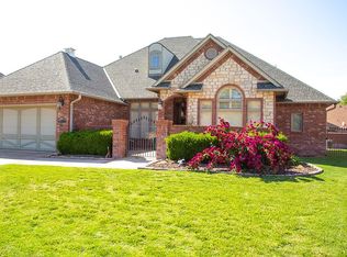 2518 Waterford Ct, Enid, OK 73703