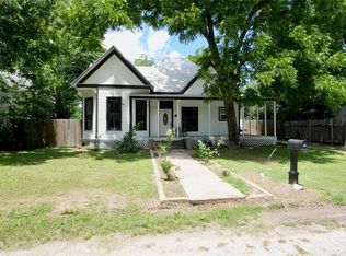 1704 N Houston Ave, Cameron, TX 76520