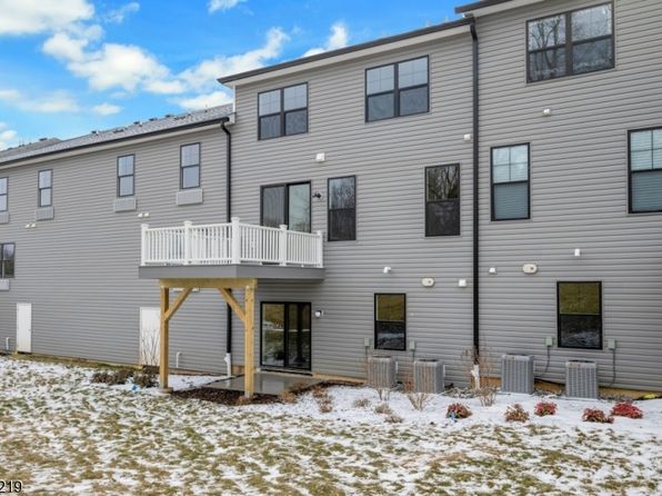 35 Mildred Gill Ln, Denville, NJ 07834