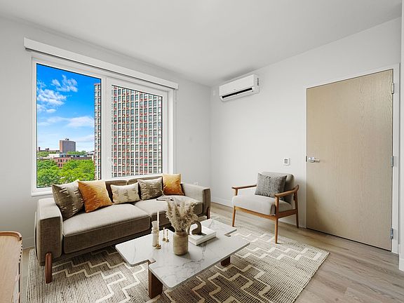 3rd image of 641 N Ogden Ave #613