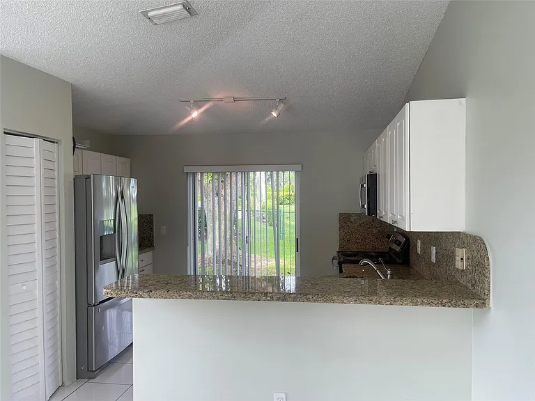 1810 SW 114th Ter — Photo 5