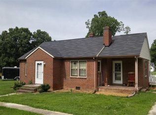 320 Walter Chambers St, Eden, NC 27288