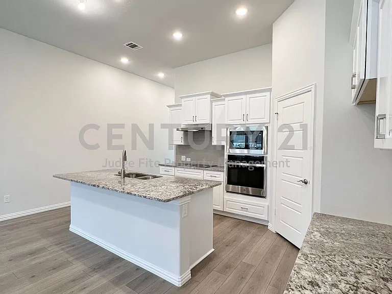 1310 Sundance Ln — Photo 6