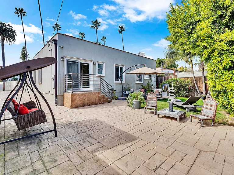 326 N Doheny Dr — Photo 5