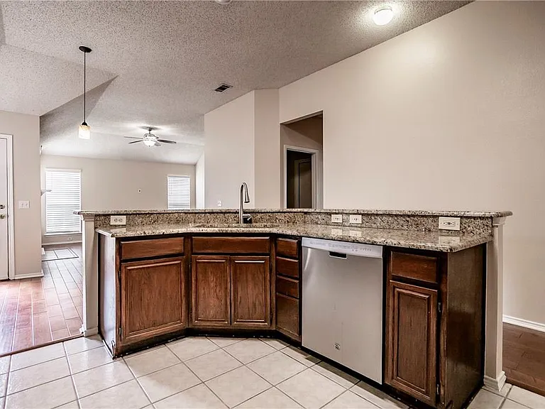 206 Meredith Ct — Photo 8