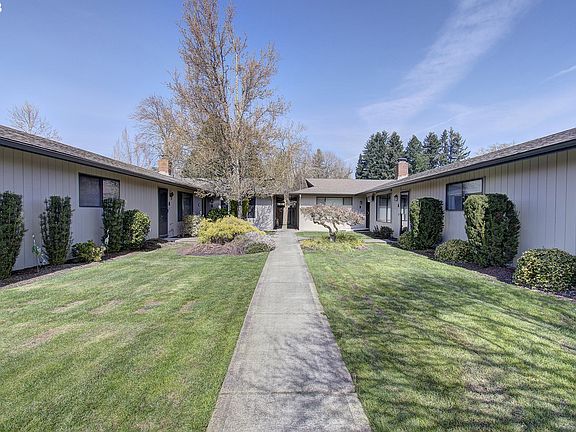 2nd image of 3832 NE 45th St