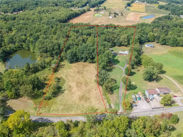 2749 Frew Mill Rd, New Castle, PA 16101