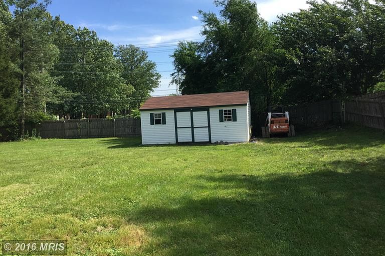 2nd image of 901 Caren Dr
