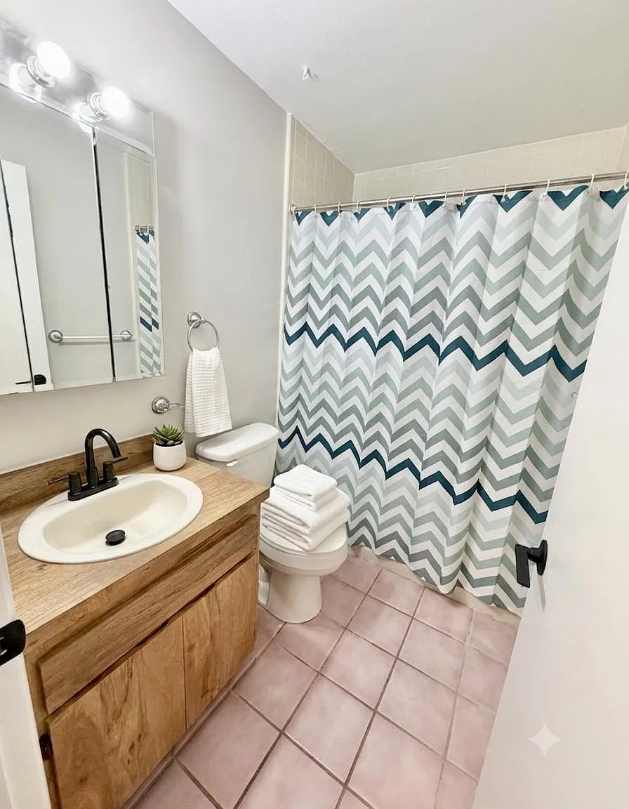 4 bed, 2.0 bath, 1562 sqft, $1,087 — Photo 3