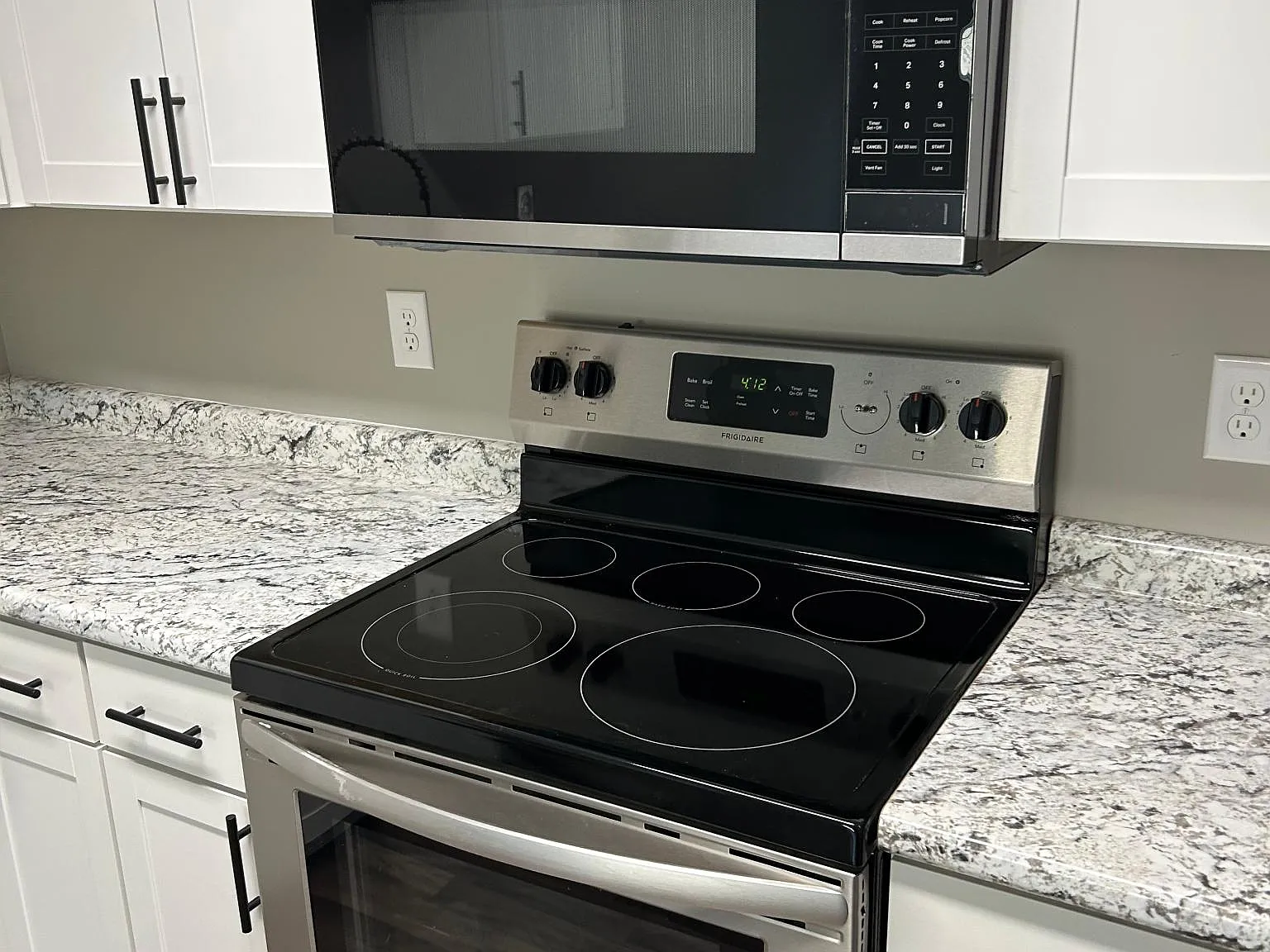 3 bed, 2.5 bath, 1300 sqft, $1,700 — Photo 4