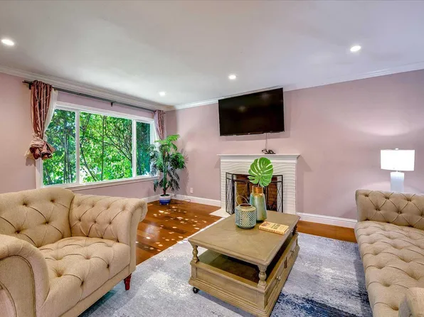 300 Salsbury Dr, Santa Clara, CA 95051