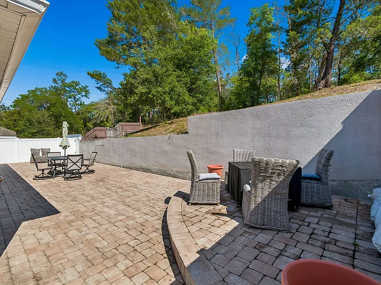 107 Parkhurst Ln — Photo 32