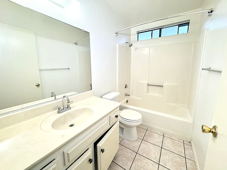 13105 Kornblum Ave — Photo 24