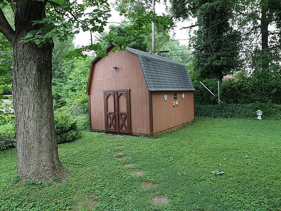 4th image of 3813 Steele Dr