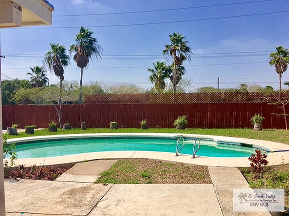 5th image of 215 La Mancha St