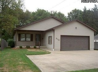 215 9th St NE, Barberton, OH