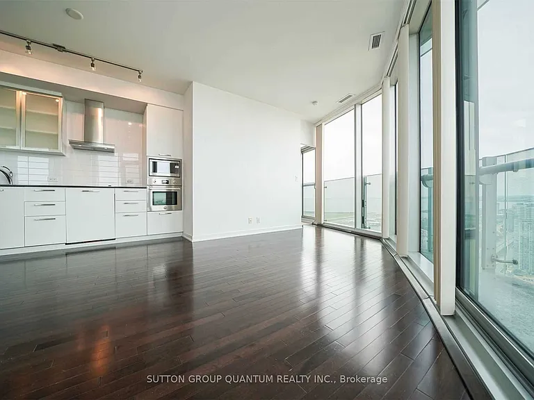 12 York St #5207 — Photo 6