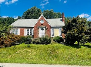 267 Oglevee Ln, Connellsville, PA 15425