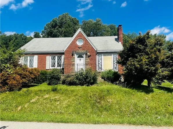 267 Oglevee Ln, Connellsville, PA 15425