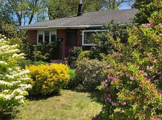 207 Brentwood Pkwy, Brentwood, NY 11717