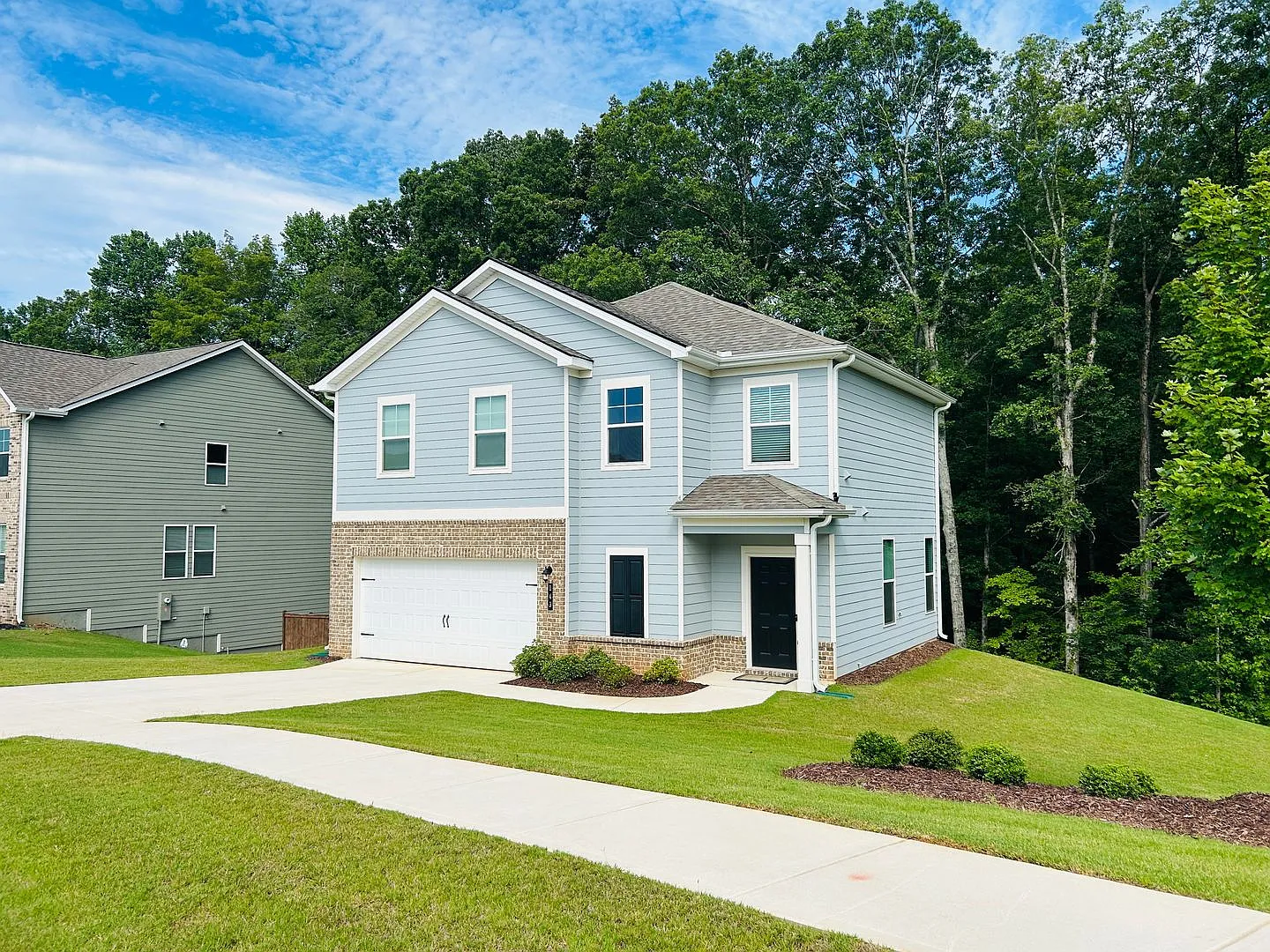 Like New! 3 Bedroom, 2.5 Bath Home Minutes From Downtown Newnan! Must See! — Photo 2