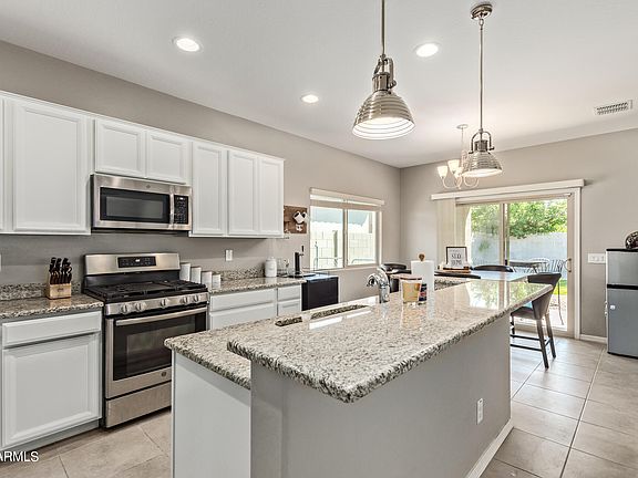 3rd image of 883 W LEADWOOD Avenue