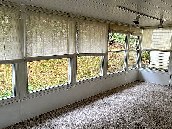 3rd image of 40 Cardigan Cir