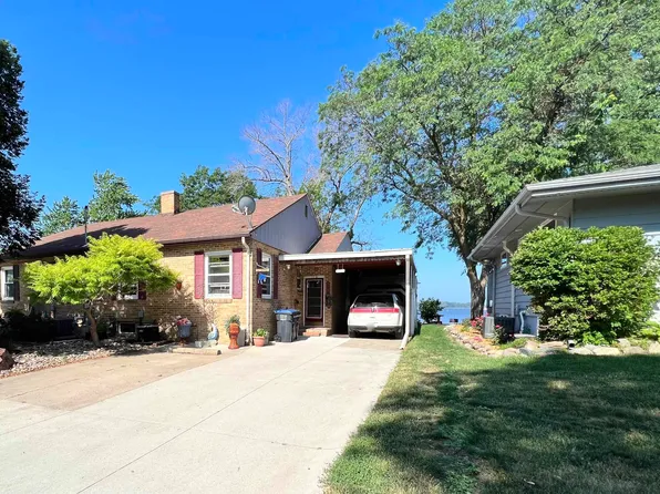 112 Parkview Dr, Storm Lake, IA 50588