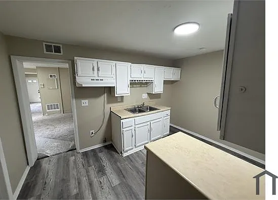3 bed, 1230 sqft, $1,412 — Photo 2