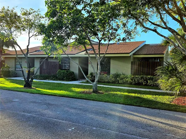 164 Meadows Dr, Boynton Beach, FL 33436