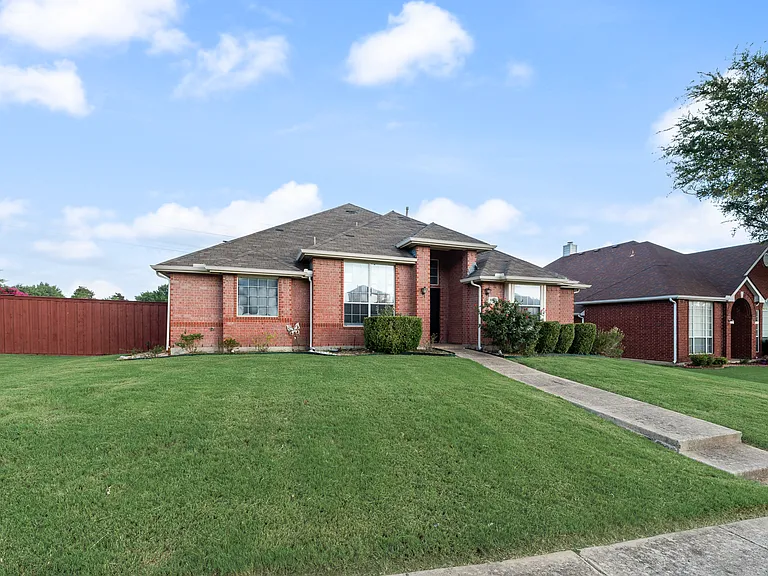 3444 Bluegrass Dr — Photo 2