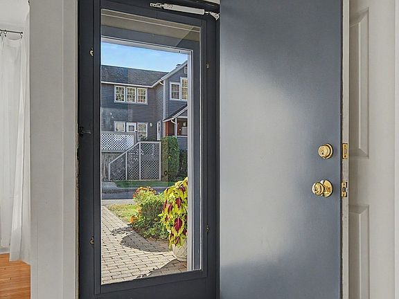 3rd image of 65 Amity Pl #65