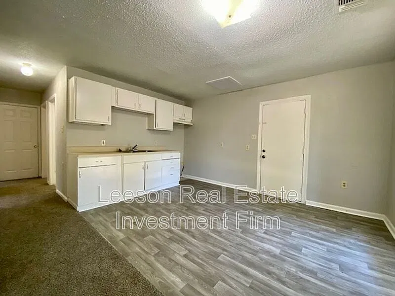 3 bed, 1.0 bath, 866 sqft, $850 — Photo 4