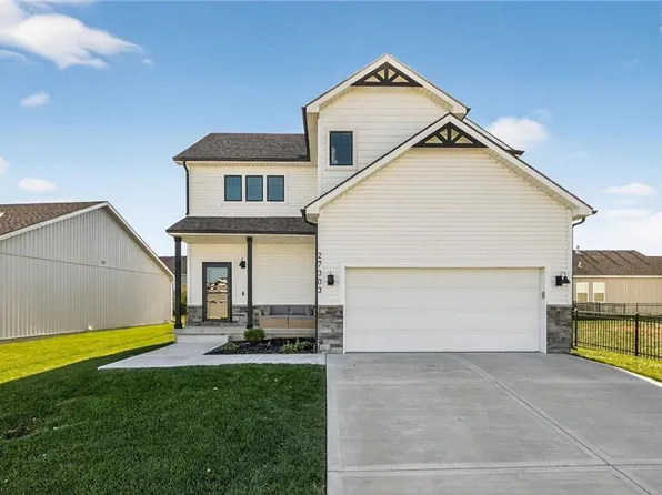 27303 E Sycamore St, Lake Lotawana, MO 64086