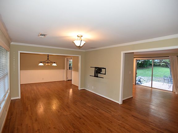 5th image of 2554 Sherbrooke Dr