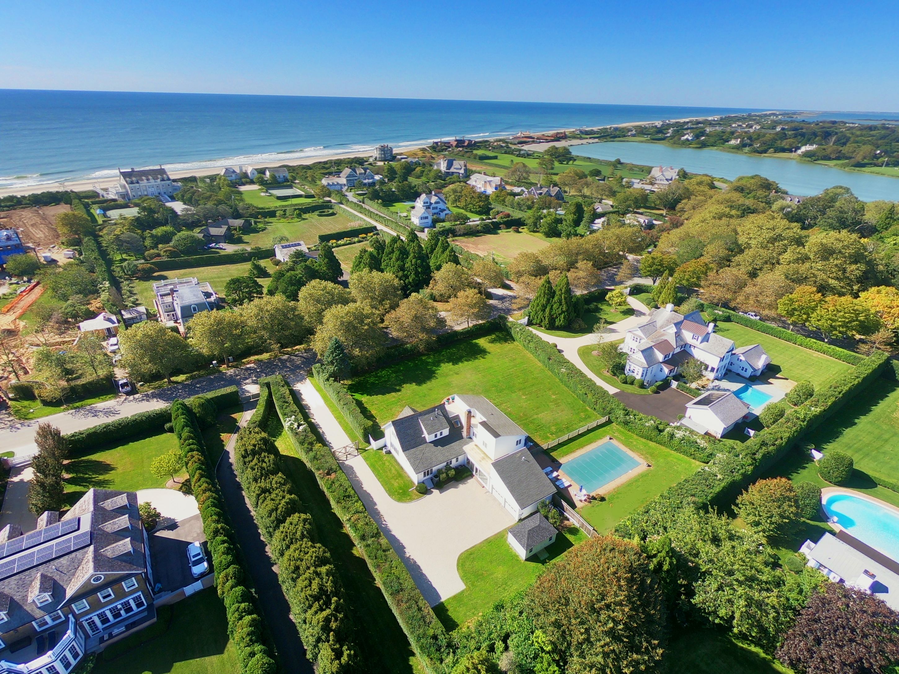 43 Gin Ln in Southampton Out East