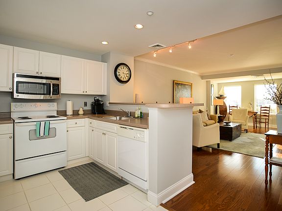 4th image of 10 Seaport Dr APT 2403