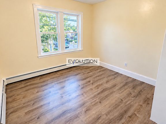 4th image of 74-76 Oak St #2N