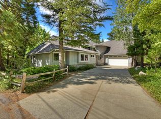 27977 Saint Bernard Ln, Lake Arrowhead, CA 92352