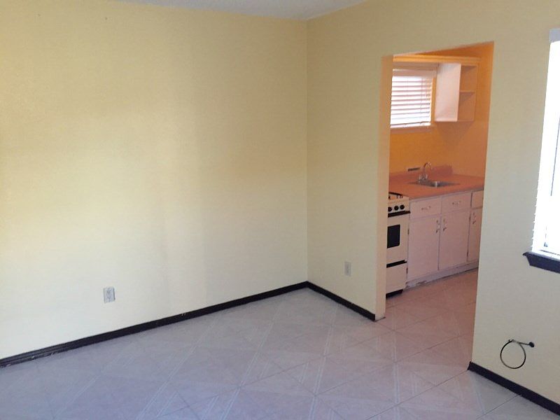 1st image of 609 Barcelona Dr