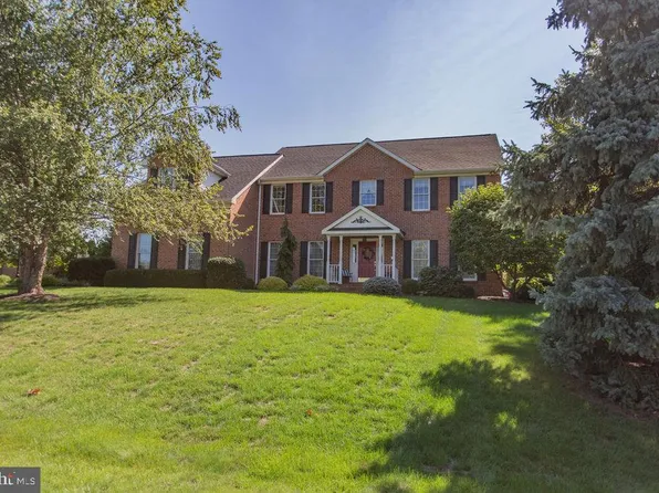 1594 Hearthside Dr, Chambersburg, PA 17202