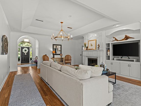 5th image of 214 Stonegate Dr