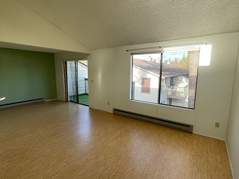 14703 NE 35th St — Photo 3