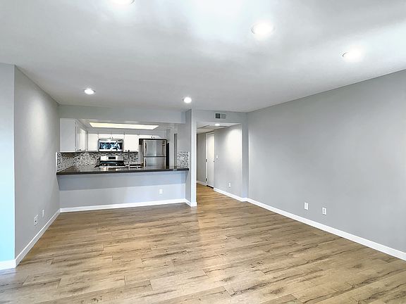 PICTURES SHOWN ARE FOR MODEL UNIT ONLY