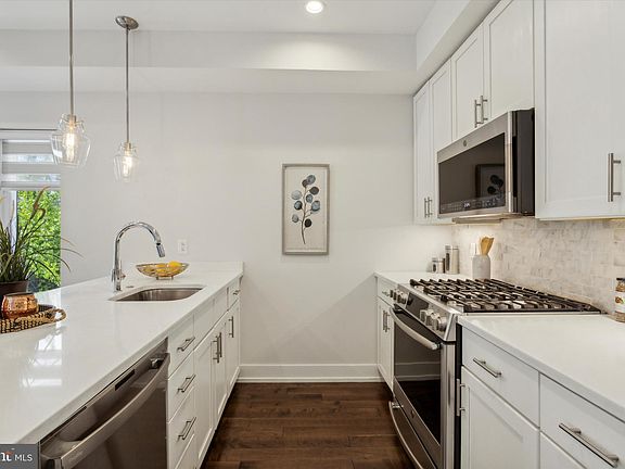 5th image of 2563 Grays Ferry Ave Unit 2