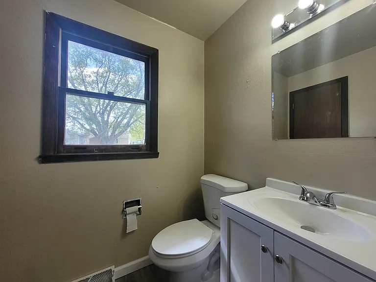 2519 S Telulah Ave — Photo 5
